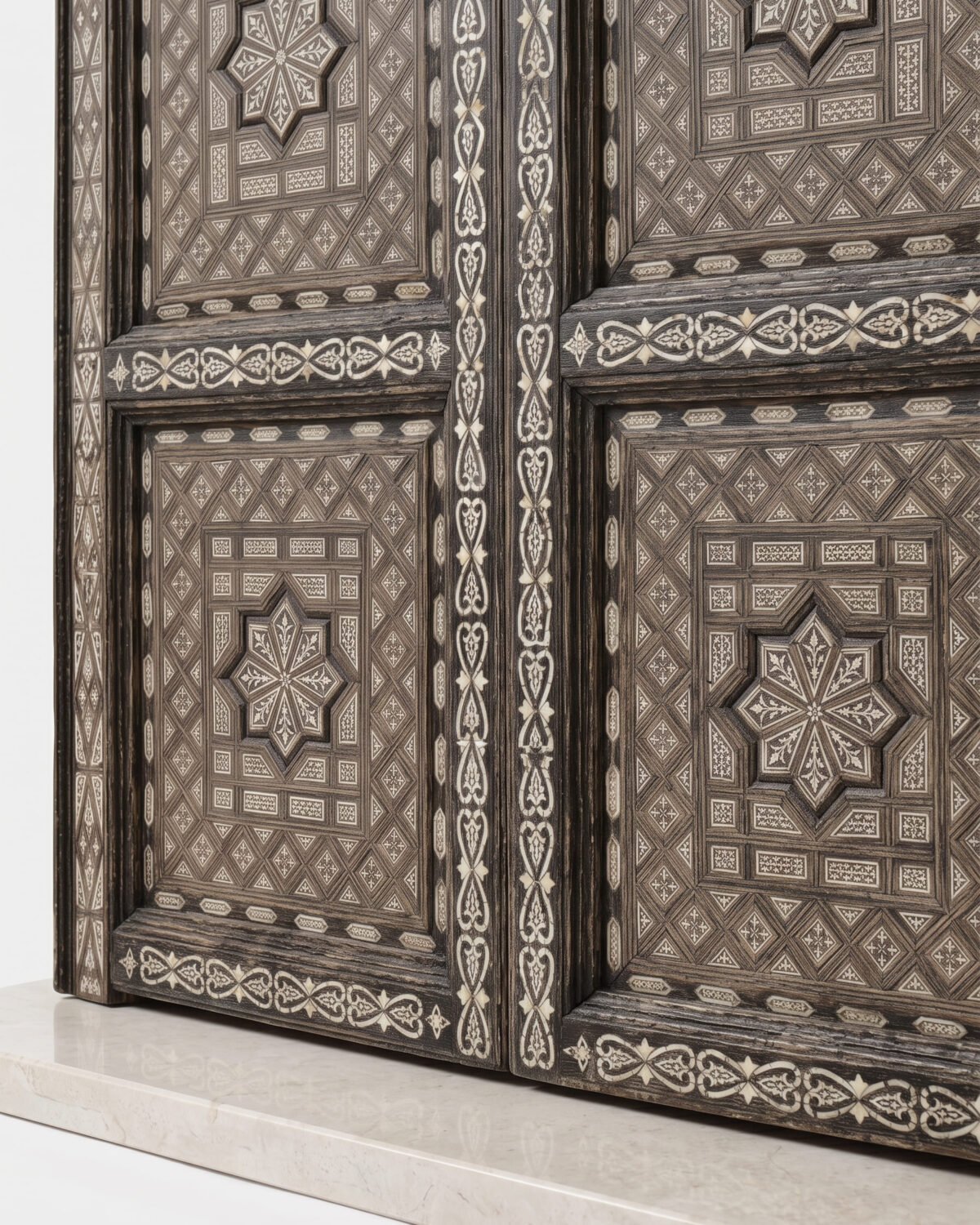 Nacre Marquetry handmade Moroccan door – carved wood detail, view 3