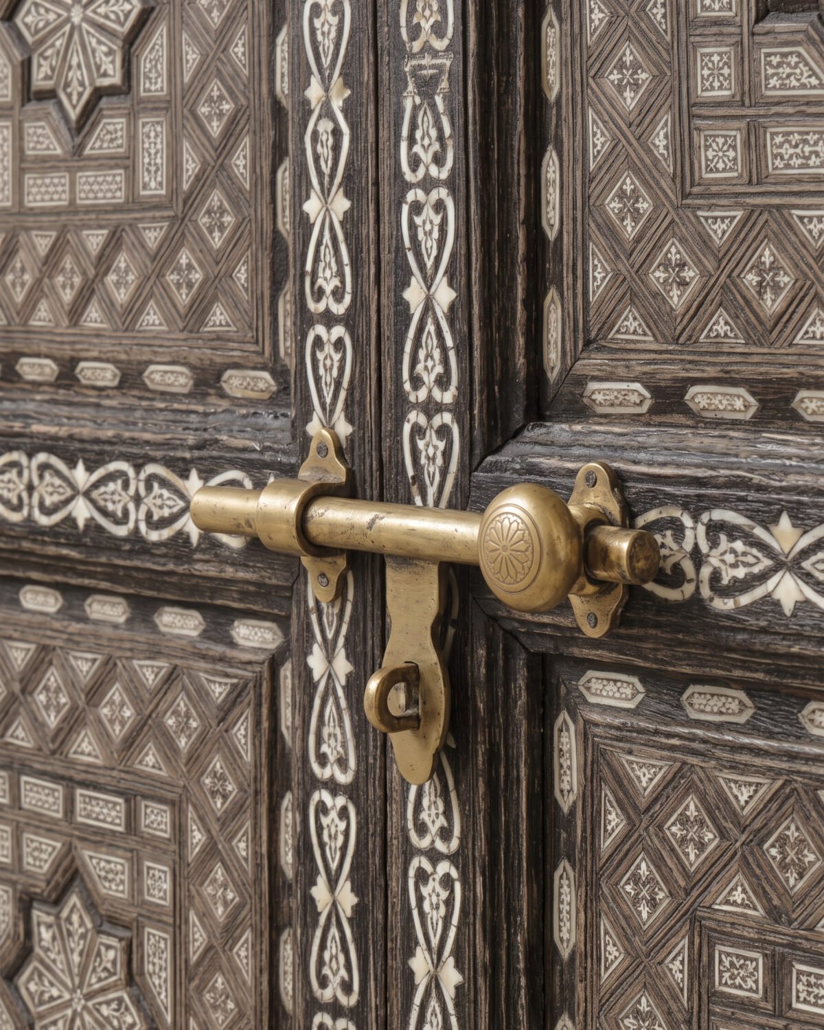 Nacre Marquetry handmade Moroccan door – carved wood detail, view 4